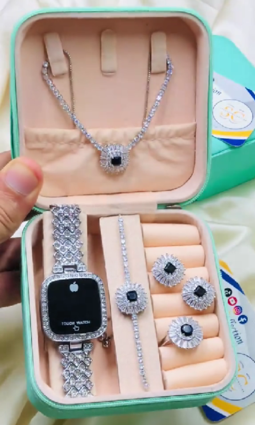 Elegant Women’s Gift Set